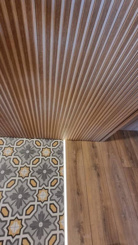 tarima de madera con luz led