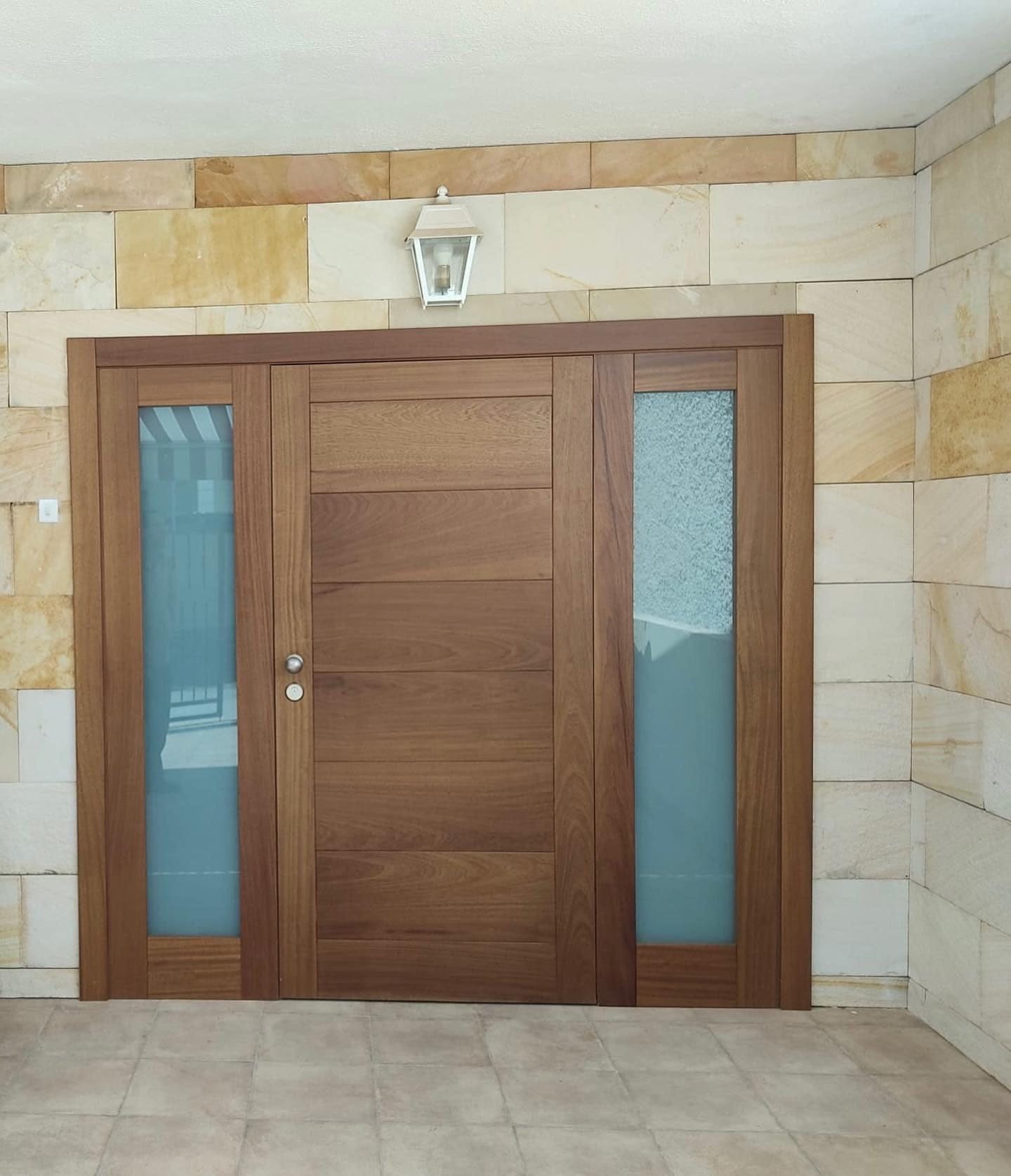 Ejemplo de puertas de exterior de madera