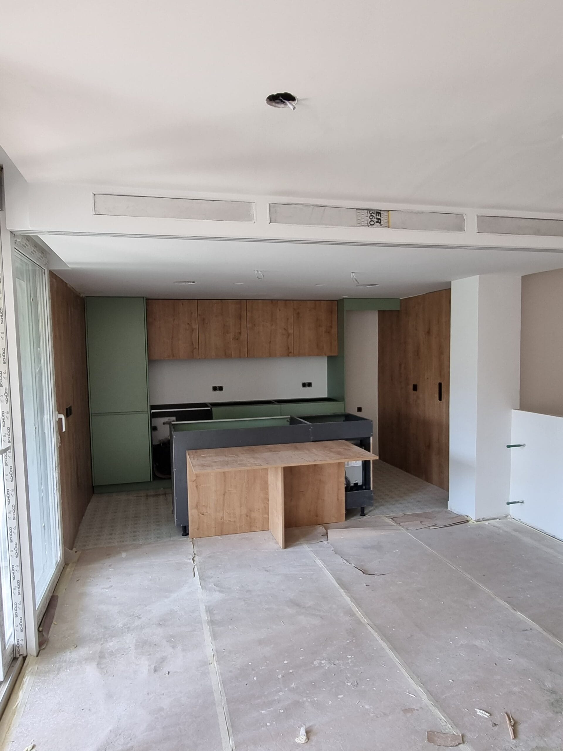 cocina en proceso de reforma sin suelo