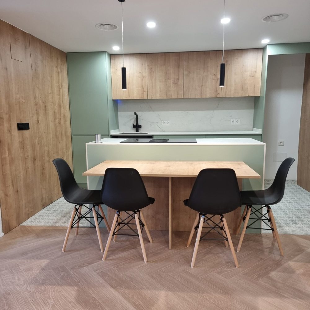 cocina reformada con iluminación